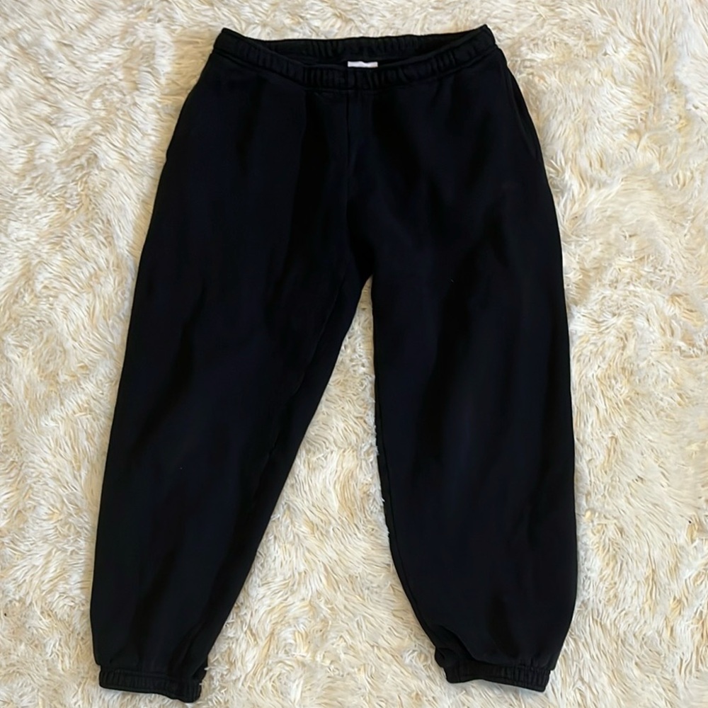 Aritzia Mega Fit Sweatfleece in Black